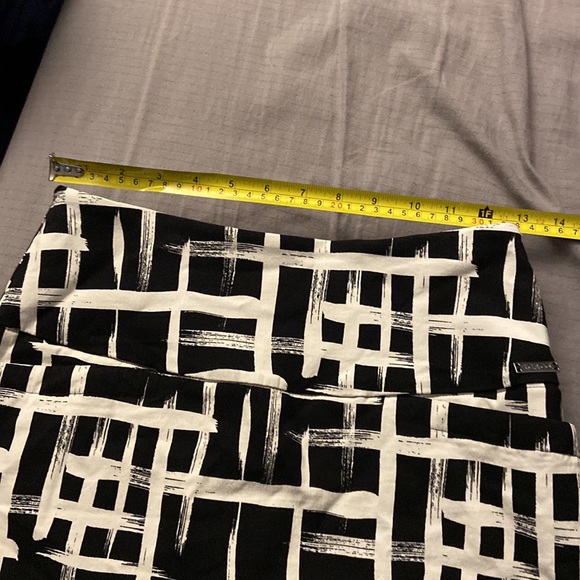 S.C. & CO. Skort! Like new ! Stretchy - Picture 6 of 7
